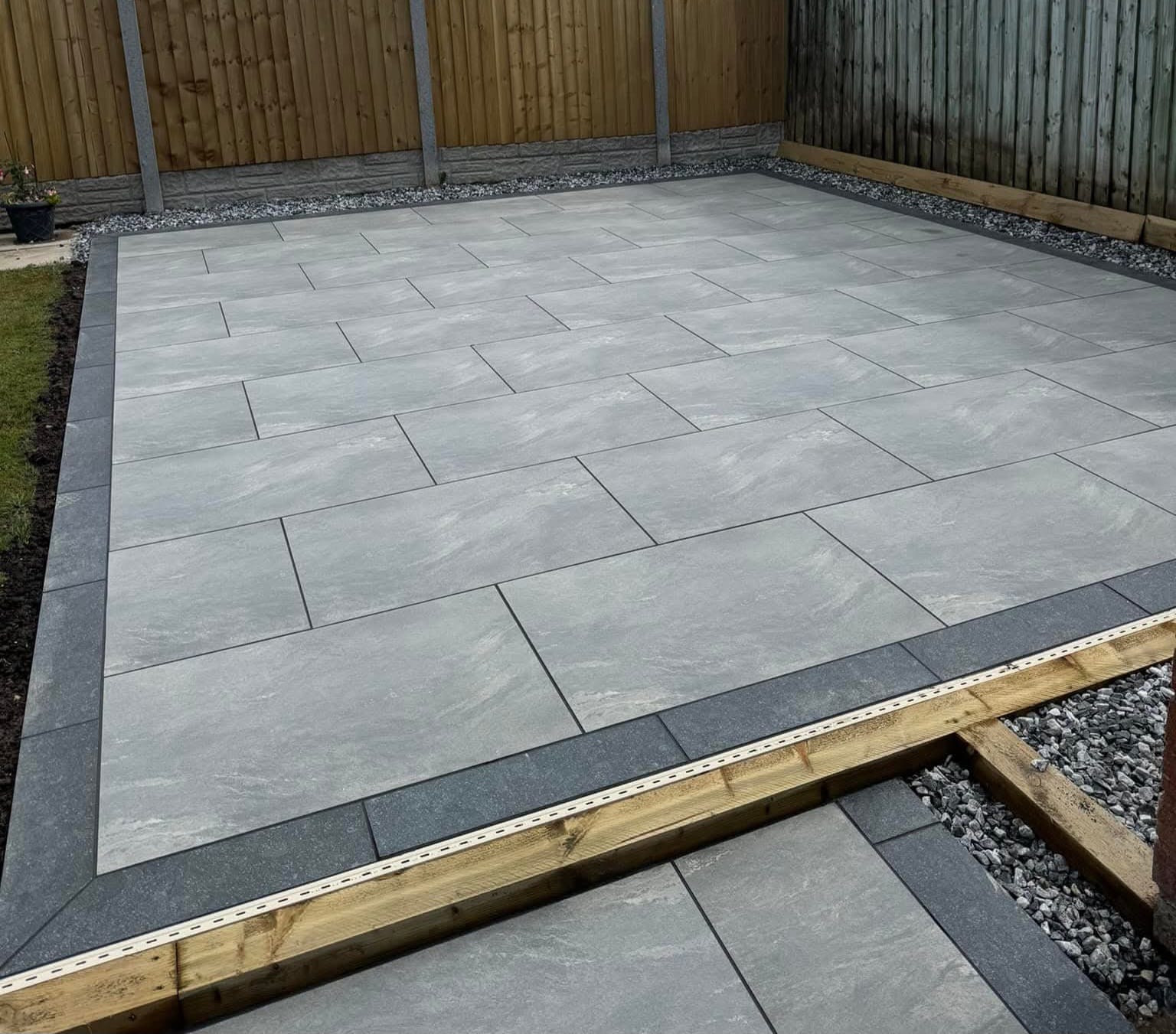Square paving pattern installation